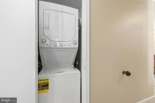 8353 Dunham Ct, Springfield, VA 22152 - Photo 16