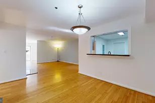 3179 Summit Square Dr, Oakton, VA 22124 - Photo 8