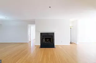 3179 Summit Square Dr, Oakton, VA 22124 - Photo 12