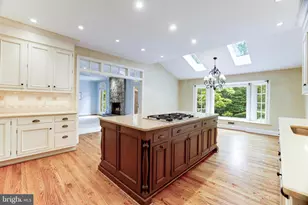 8001 Greenwich Woods Dr, McLean, VA 22102 - Photo 8