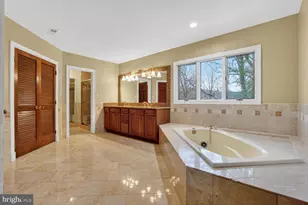 905 Falls Bridge Ln, Great Falls, VA 22066 - Photo 36