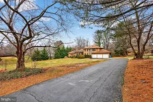 905 Falls Bridge Ln, Great Falls, VA 22066 - Photo 54