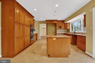 905 Falls Bridge Ln, Great Falls, VA 22066 - Photo 4