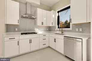 6935 Southridge Dr, McLean, VA 22101 - Photo 32