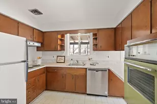 14724 Braddock Rd, Centreville, VA 20120 - Photo 16