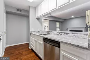 4108 Monument Ct, Fairfax, VA 22033 - Photo 4