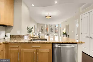 8220 Crestwood Heights Dr, McLean, VA 22102 - Photo 4