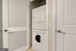 8220 Crestwood Heights Dr, Tysons, VA 22102 - Photo 18