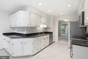 9307 Shari Dr, Fairfax, VA 22032 - Photo 20