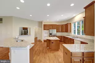 9906 Hessick Ct, Great Falls, VA 22066 - Photo 10