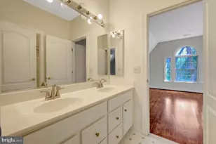 9906 Hessick Ct, Great Falls, VA 22066 - Photo 40