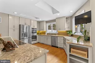 10124 Captain Hickory Pl, Great Falls, VA 22066 - Photo 22