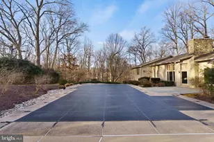 10124 Captain Hickory Pl, Great Falls, VA 22066 - Photo 12