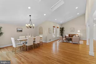 10124 Captain Hickory Pl, Great Falls, VA 22066 - Photo 18