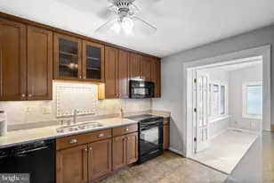 7515 Fairwood Ln, Falls Church, VA 22046 - Photo 10