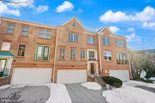 11477 Waterhaven Ct, Reston, VA 20190 - Photo 4