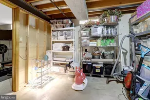 8705 Side Saddle Rd, Springfield, VA 22152 - Photo 60