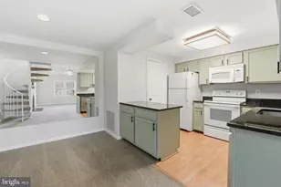 6086 Essex House Square, Alexandria, VA 22310 - Photo 6