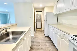 4342 Pembrook Village Dr, Alexandria, VA 22309 - Photo 6