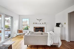 7136 Lake Cove Dr, Alexandria, VA 22315 - Photo 8