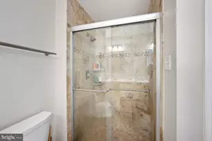 7136 Lake Cove Dr, Alexandria, VA 22315 - Photo 18