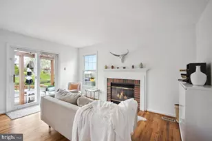 7136 Lake Cove Dr, Alexandria, VA 22315 - Photo 6