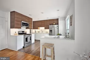 7136 Lake Cove Dr, Alexandria, VA 22315 - Photo 10