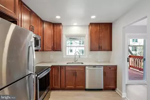 12016 Trossack Rd, Herndon, VA 20170 - Photo 4
