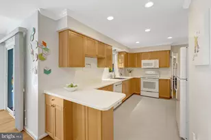 12111 Holly Knoll Cir, Great Falls, VA 22066 - Photo 12