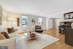 12111 Holly Knoll Cir, Great Falls, VA 22066 - Photo 10