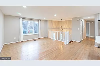 9705 Locust Hill Drive, Great Falls, VA 22066 - Photo 4