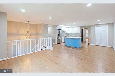 9705 Locust Hill Drive, Great Falls, VA 22066 - Photo 6