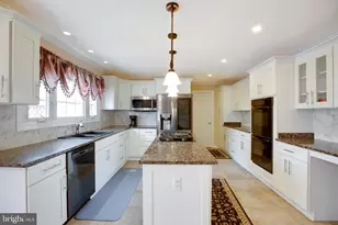 6185 Snowhill Ct, Centreville, VA 20120 - Photo 16