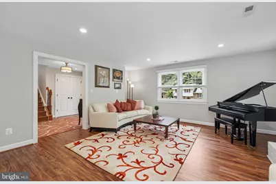 9322 Glenbrook Road, Fairfax, VA 22031 - Photo 6