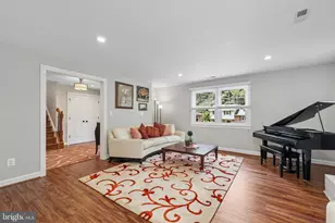 9322 Glenbrook Rd, Fairfax, VA 22031 - Photo 6