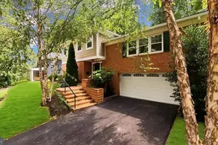 9322 Glenbrook Rd, Fairfax, VA 22031 - Photo 2
