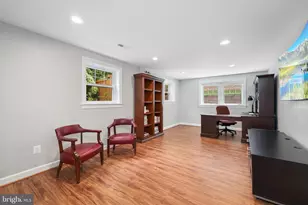 9322 Glenbrook Rd, Fairfax, VA 22031 - Photo 8