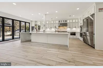 4702 Leighfield Valley Drive, Chantilly, VA 20151 - Photo 2