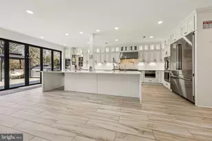 4702 Leighfield Valley Dr, Chantilly, VA 20151 - Photo 2