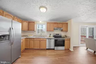 8303 White Star Ct, Springfield, VA 22153 - Photo 10