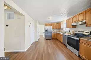 8303 White Star Ct, Springfield, VA 22153 - Photo 12