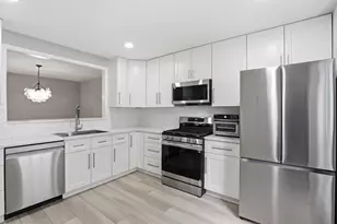 7770 Willow Point Dr, Falls Church, VA 22042 - Photo 2