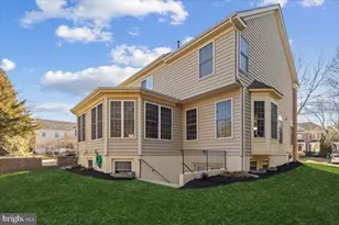 13714 Monet Ct, Chantilly, VA 20151 - Photo 4