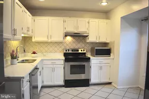 7051 Leewood Forest Dr, Springfield, VA 22151 - Photo 2