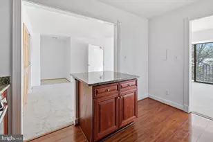 7809 Dassett, Annandale, VA 22003 - Photo 6