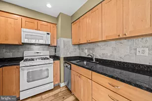 7753 Patriot Dr, Annandale, VA 22003 - Photo 14