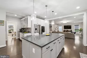 8940 Silvan Woods Ct, Fairfax, VA 22031 - Photo 14