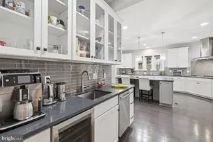 8940 Silvan Woods Ct, Fairfax, VA 22031 - Photo 10