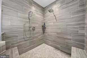 8940 Silvan Woods Ct, Fairfax, VA 22031 - Photo 32