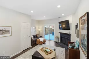 2114 Whisperwood Glen Ln, Reston, VA 20191 - Photo 4